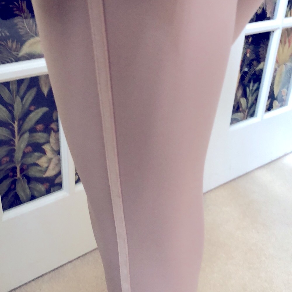 Nike Yoga womens M tight compression leggings Dusty Rose Pink w velvet trim. - Picture 5 of 10